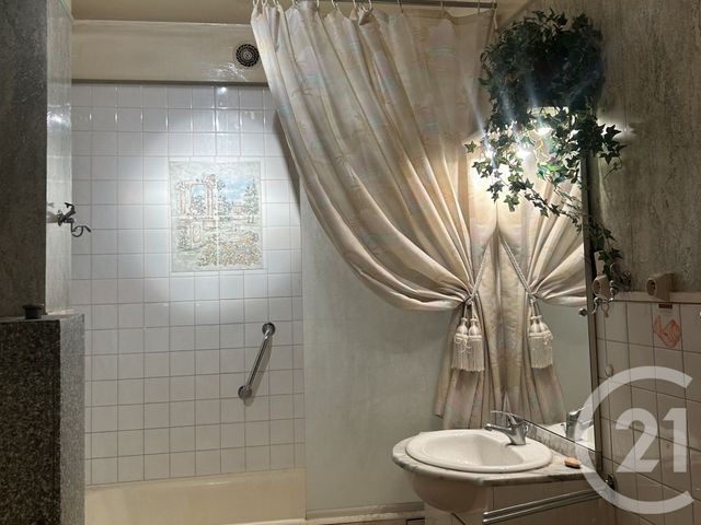 Appartement à louer - 2 pièces - 42.76 m2 - PARIS - 75012 - ILE-DE-FRANCE - Century 21 Daumesnil