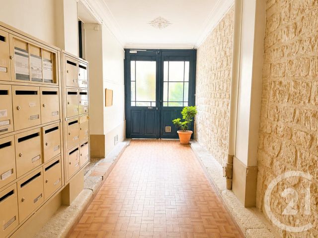 Appartement T2 à vendre - 2 pièces - 32.68 m2 - PARIS - 75012 - ILE-DE-FRANCE - Century 21 Daumesnil