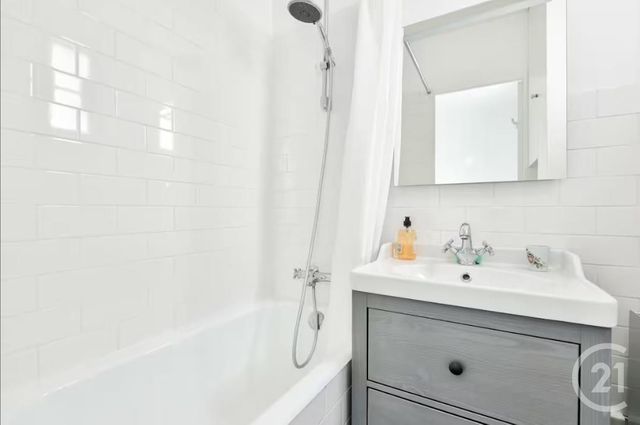 Appartement F3 à louer - 3 pièces - 41.55 m2 - PARIS - 75018 - ILE-DE-FRANCE - Century 21 Daumesnil