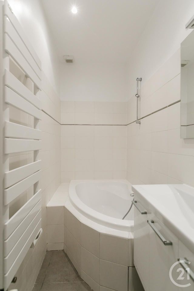 Appartement F2 à louer - 2 pièces - 40.02 m2 - PARIS - 75012 - ILE-DE-FRANCE - Century 21 Daumesnil